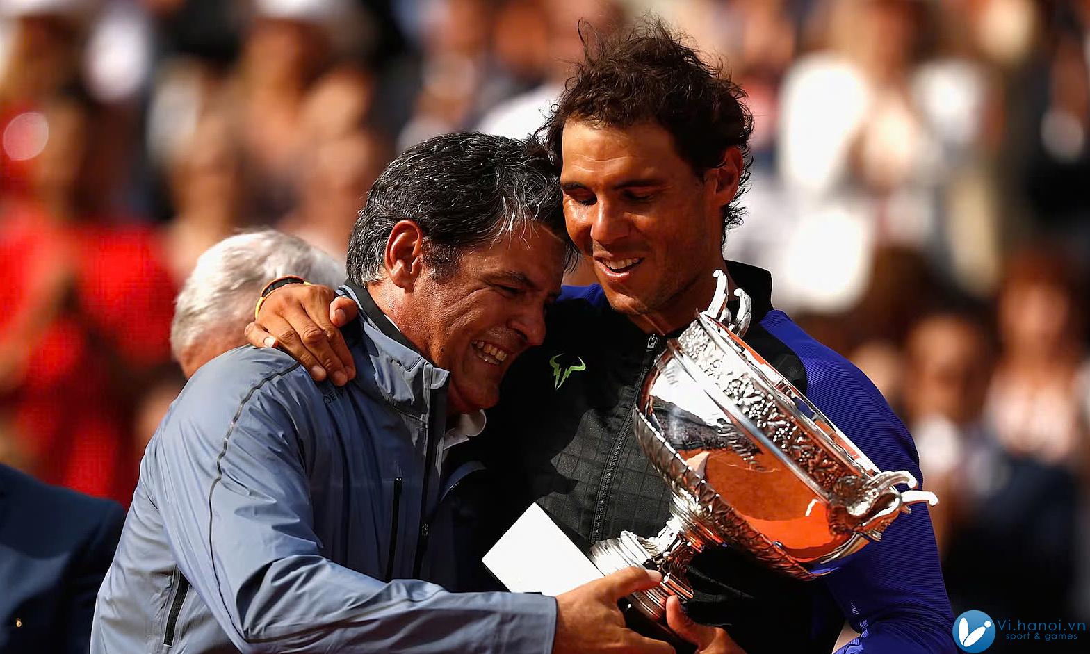 Toni (trái) và Rafael Nadal ăn mừng chức vô địch Roland Garros 2017 tại Pháp. Ảnh: El Pais