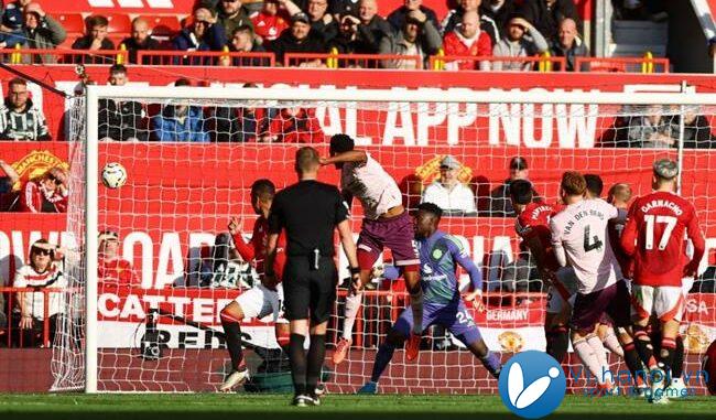 Alejandro Garnacho buồn bã với trận thua của MU trước Brentford 1