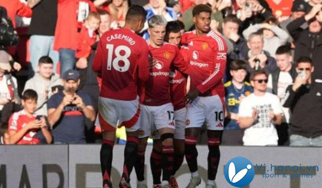 Marcus Rashford được khen ngợi sau khi thăng hạng Brentford.