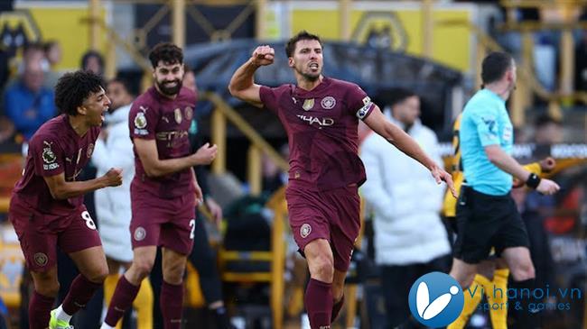 Man City đánh bại Wolves 2-1