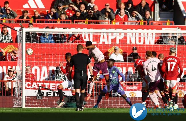 Alejandro Garnacho buồn bã với trận thua của MU trước Brentford 1