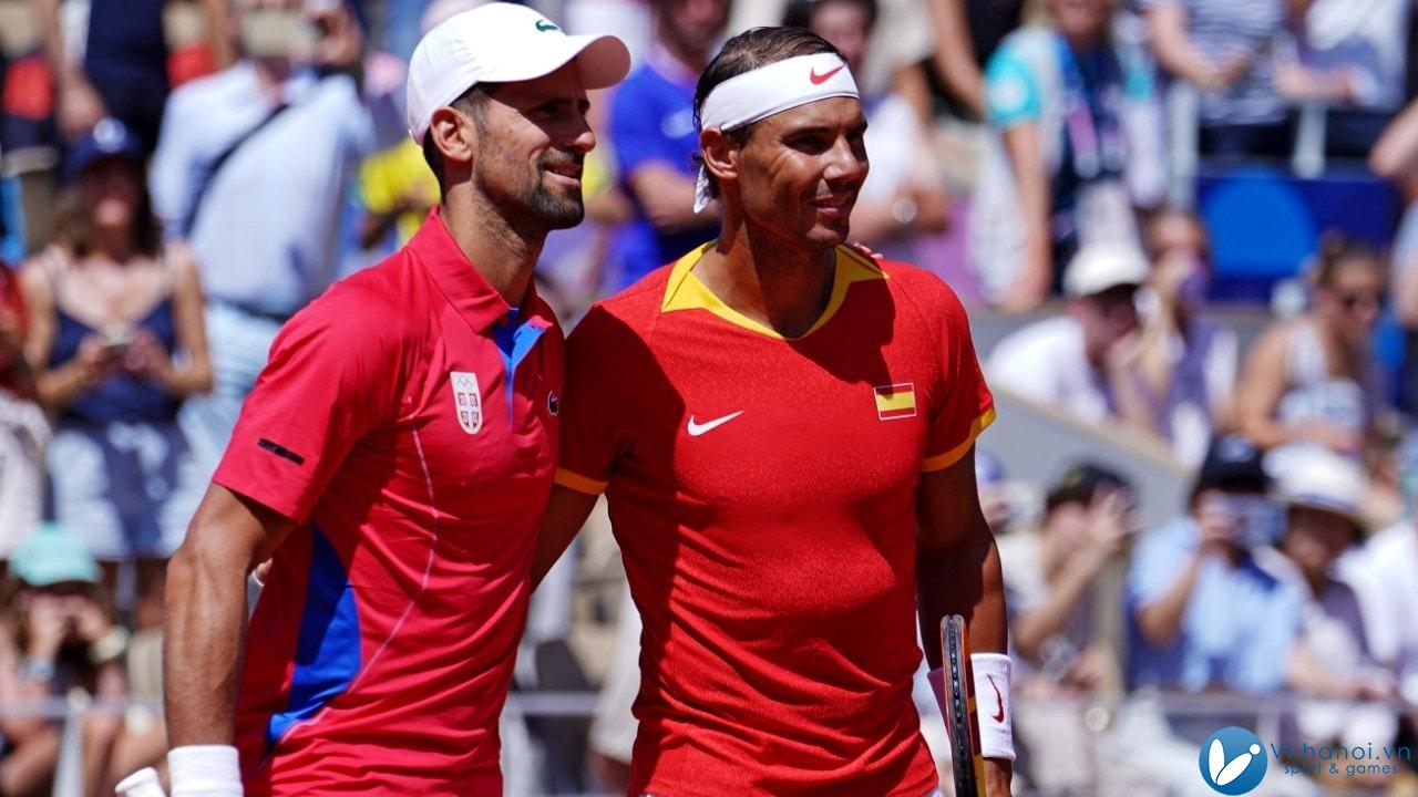 Nadal (phải) và Djokovic ở vòng 2 Olympic Paris, trên sân Philippe Chatrier tháng 7/2024. Ảnh: Reuters