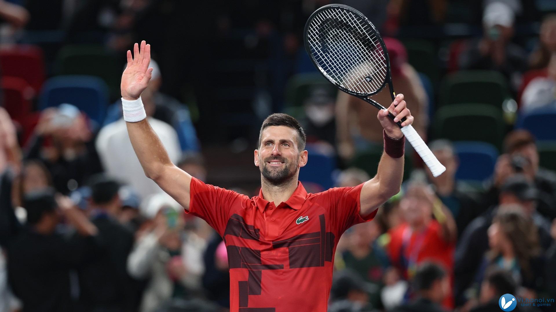 Djokovic ăn mừng chiến thắng ở vòng 3 trên sân Trung tâm, thuộc khu phức hợp quần vợt Qizhong Forest Sports City, Thượng Hải ngày 6/10. Ảnh: ATP