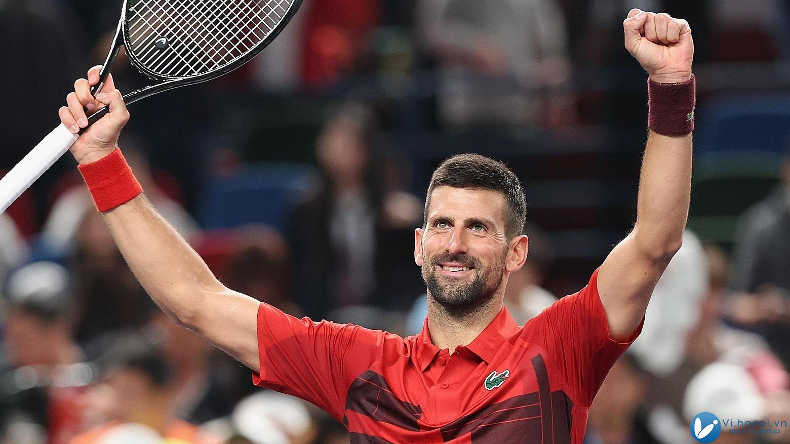 Djokovic ăn mừng chiến thắng trước Safiullin trên sân Trung tâm, thuộc khu liên hợp quần vợt Qizhong Forest Sports City, Thượng Hải ngày 10/10. Ảnh: ATP