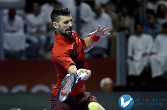 Djokovic trong trận đấu với Nadal ở trận tranh hạng ba tại giải Six Kings Slam, Riyadh, Ả Rập Saudi vào giữa tháng 10/2024. Ảnh: Reuters