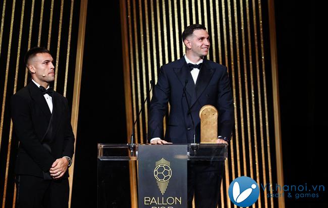 Emiliano Martinez bị la ó tại lễ trao giải Ballon d'Or 2024 1