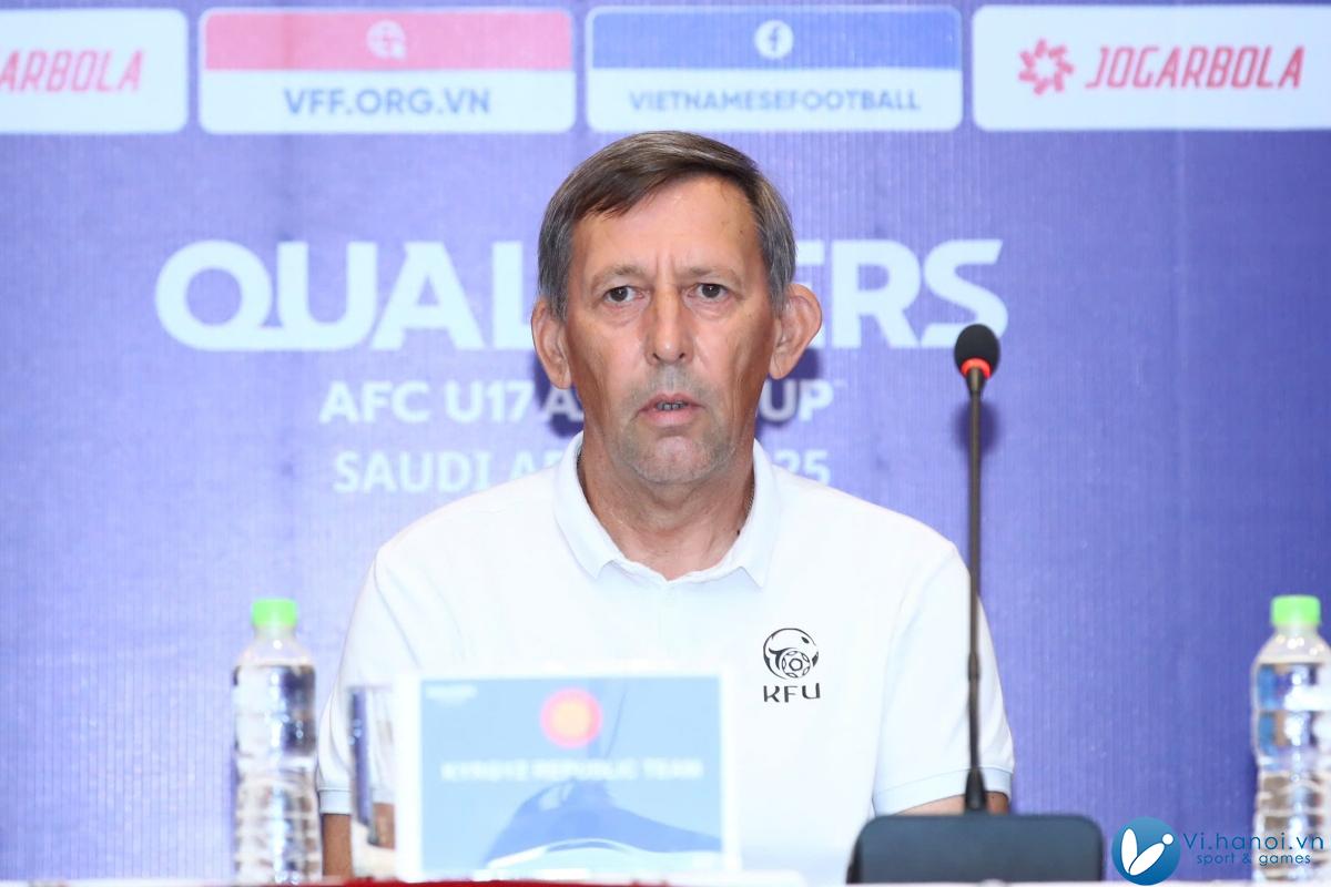 HLV Igor Nikitin của đội U17 Kyrgyzstan đủ điều kiện tham dự U17 A Châu 2025