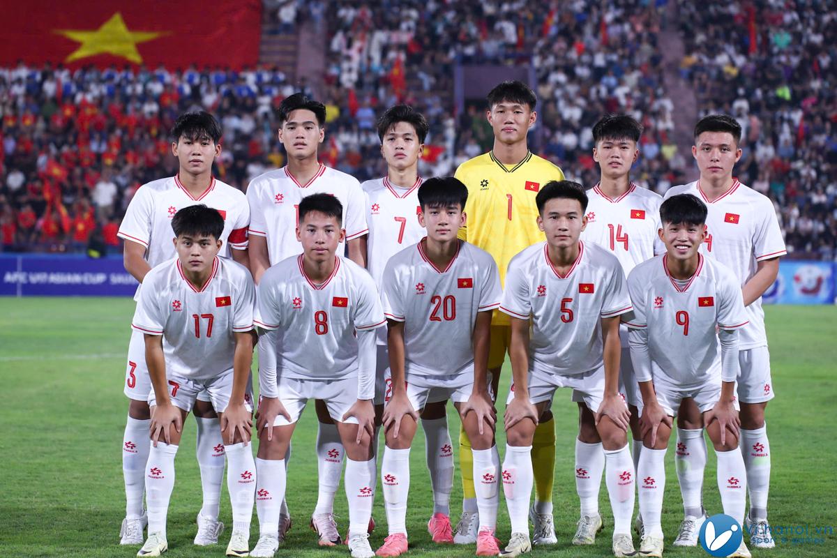 Người hùng U17 Việt Nam rời sân ngay sau khi ghi bàn thắng thứ 1