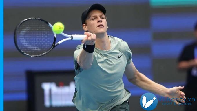 Sinner dùng vợt Head khi vô địch giải Shanghai Masters vào giữa tháng 10/2024. Ảnh: ATP