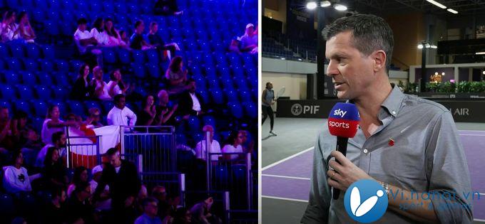 Henman (phải) bình luận trên Sky Sports về việc vắng khán giả tại WTA Finals 2024. Ảnh chụp màn hình