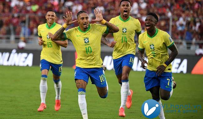 HLV Brazil nhường quả đá phạt đền của Vinicius cho Raphinha 1