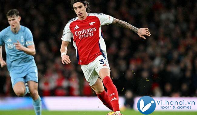 Riccardo Calafiori vui mừng trở lại thi đấu cho Arsenal 1