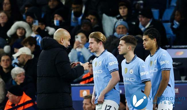 Pep Guardiola không muốn chạy trốn cơn bão ở Man City 1