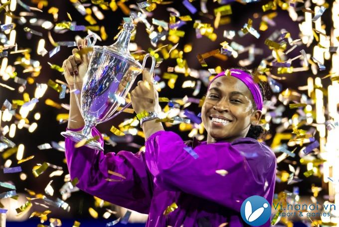 Gauff nâng cao danh hiệu tại WTA Finals - sự kiện dành cho 8 tay vợt nữ xuất sắc nhất năm, diễn ra tại Riyadh, Ả Rập Saudi. Ảnh: Reuters