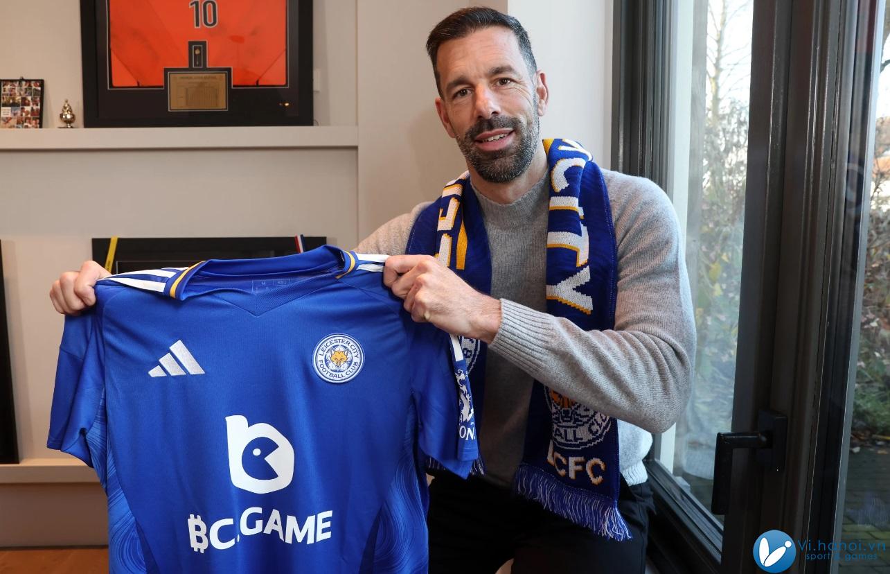 Ruud van Nistelrooy chinh phục Leicester