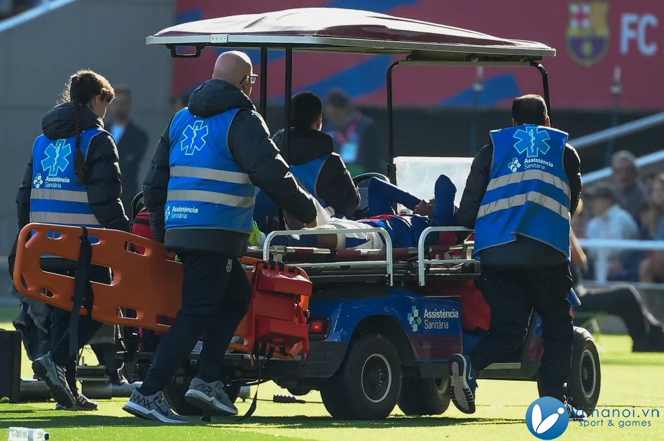 Sao Barca hộc máu trong trận thua Las Palmas 2